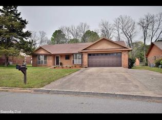 4 Manchester Dr, Conway, AR 72034