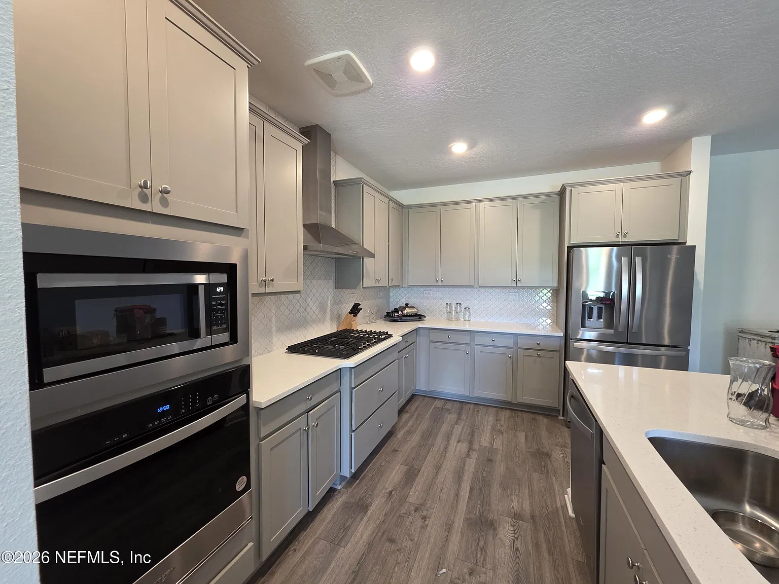 3 bed, 2.5 bath, 1994 sqft, $2,600 — Photo 4