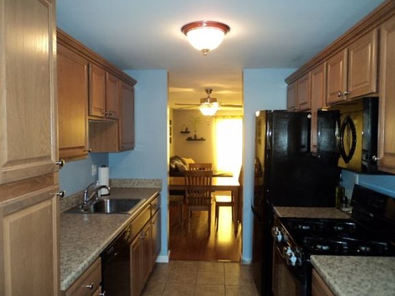 4th image of 135 Fox Hollow Dr