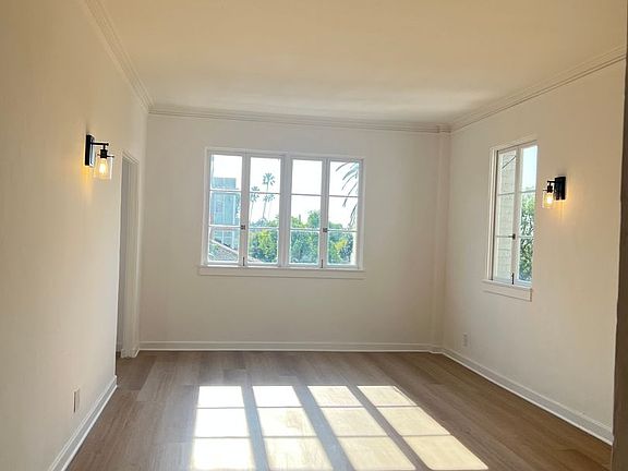 3rd image of 1201 N Crescent Heights Blvd APT 302