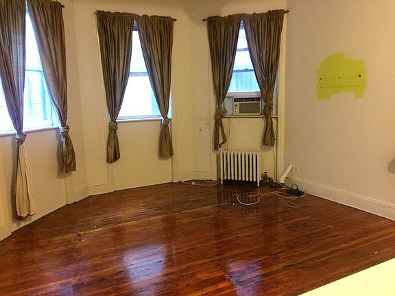 3rd image of 304 W 109th St APT 1E