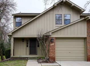 1977 Pondview Ct, Rochester, MI 48309