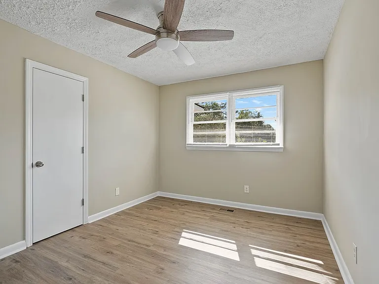709 Shambrey St — Photo 15