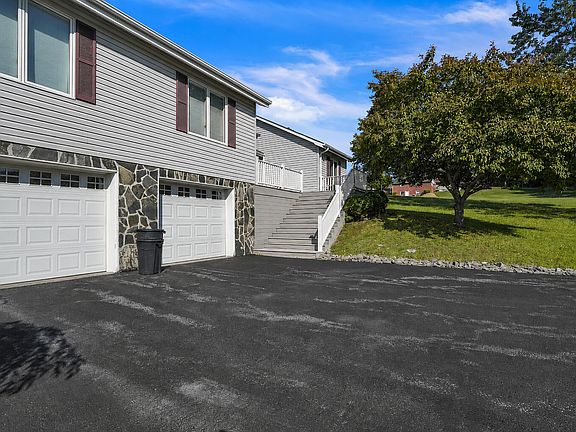 3rd image of 311 Summit Dr