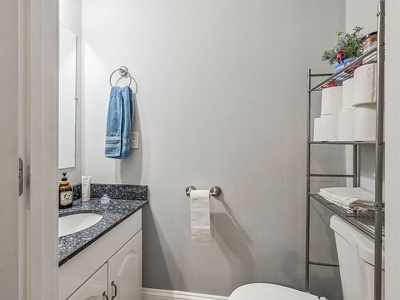 5th image of 129 M St #1