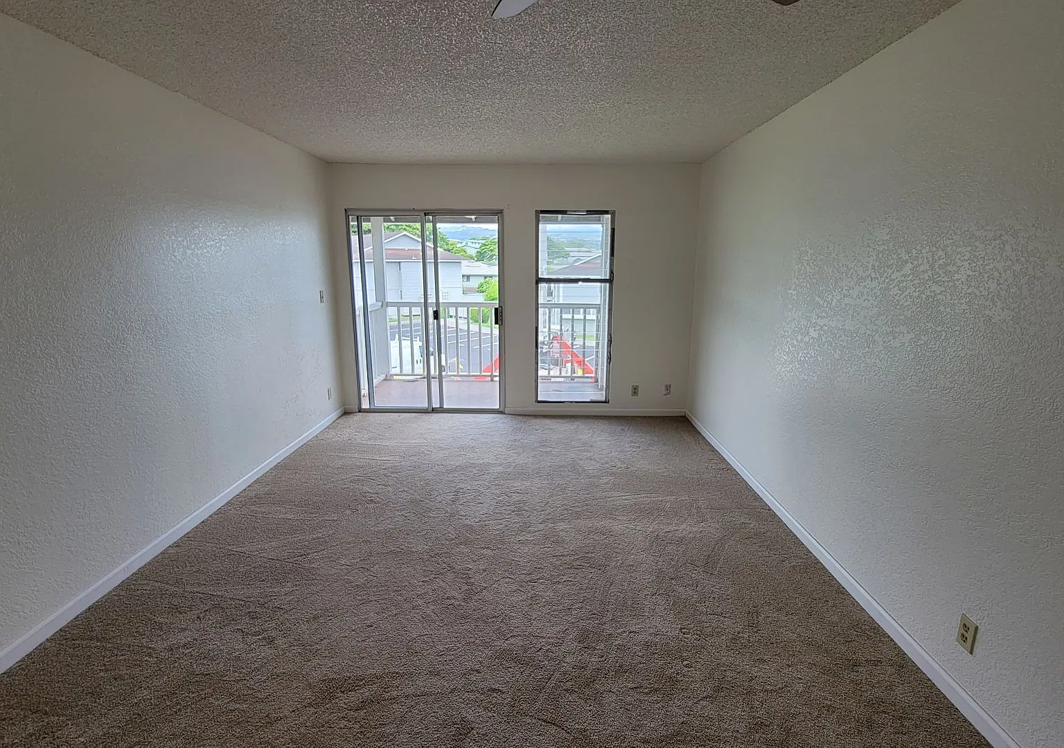 "Waiau Garden Court" 2 bedroom 1 bath Townhome with 1 parking — Photo 2