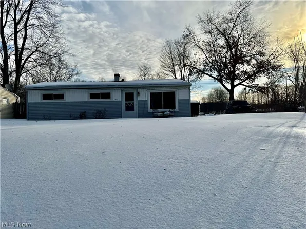 2852 Shelly Rd, Ravenna, OH 44266