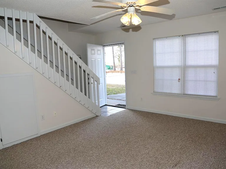 103 W Ivybridge Dr — Photo 4