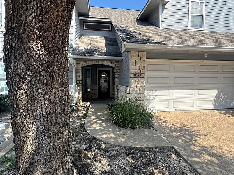 1235 Canyon Creek Cir — Photo 3