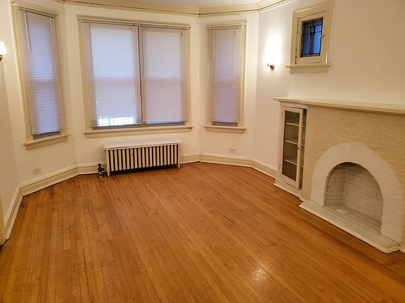 2nd image of 6300 N Kenmore Ave