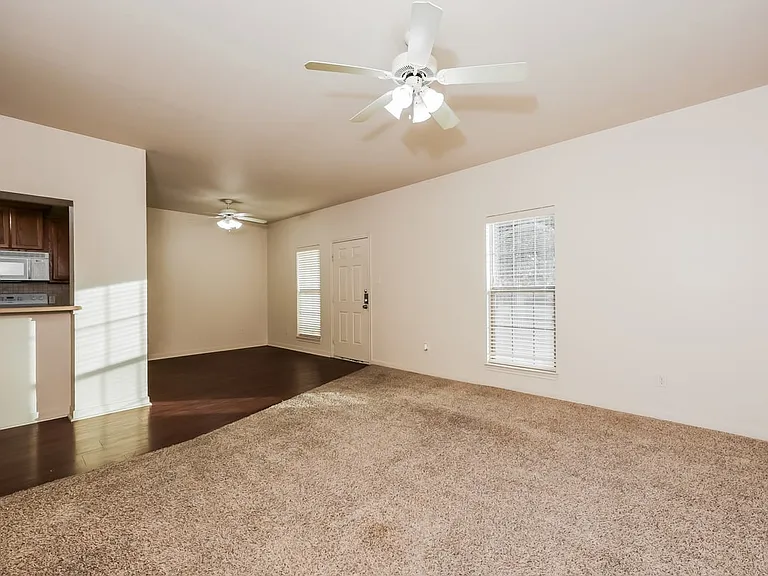 2100 Breezy Dr — Photo 9