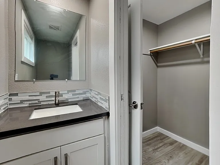 1105 S Woodlawn St #1 — Photo 20
