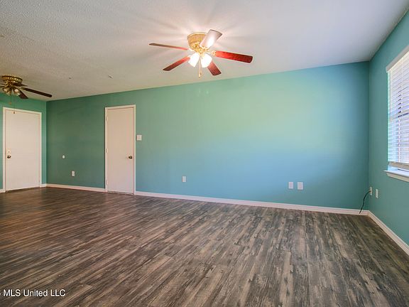 3rd image of 12448 N Oaklawn Ln