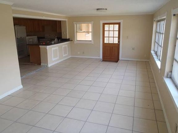 4th image of 4335 Wallace Cir