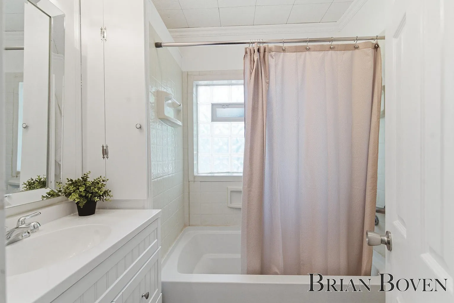 3 bed, 1070 sqft, $2,395 — Photo 3
