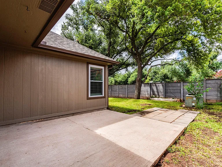 16704 Tomcat Dr — Photo 35