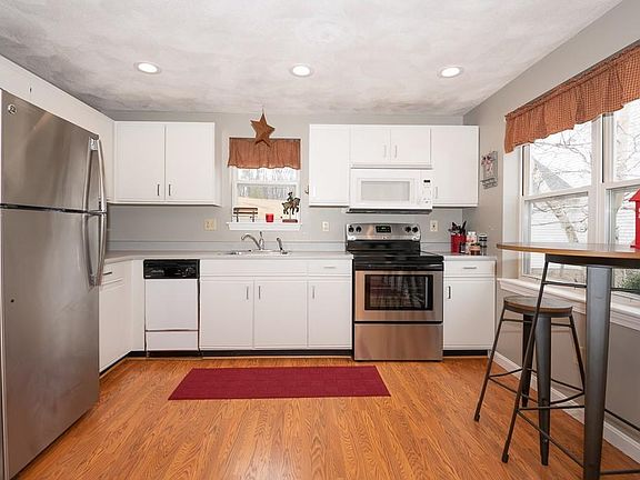3rd image of 17 W Hill Dr #D