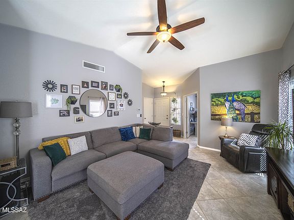 2nd image of 2921 W Country Hill Dr