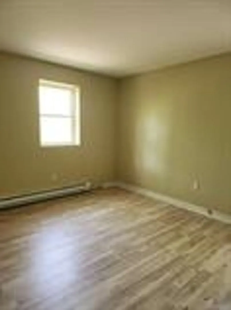 13945 Superior Rd — Photo 1