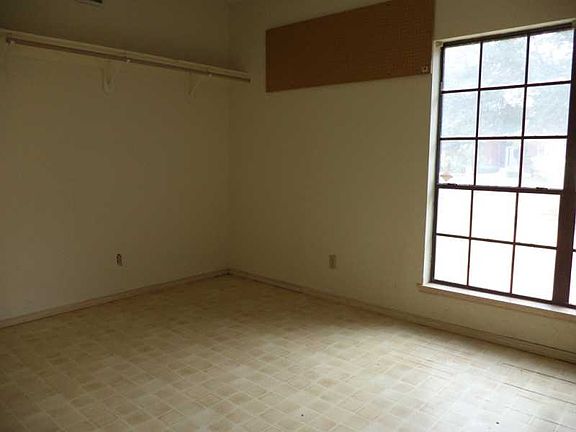 2nd image of 104 E Warbler Ave