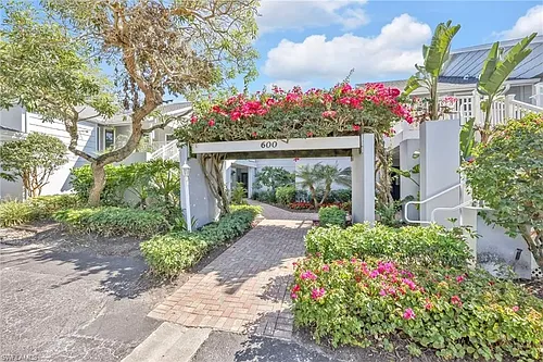 606 Courtside Dr Photo 1