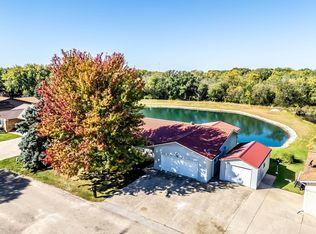 410 Lakeside Dr, Fairbank, IA 50629