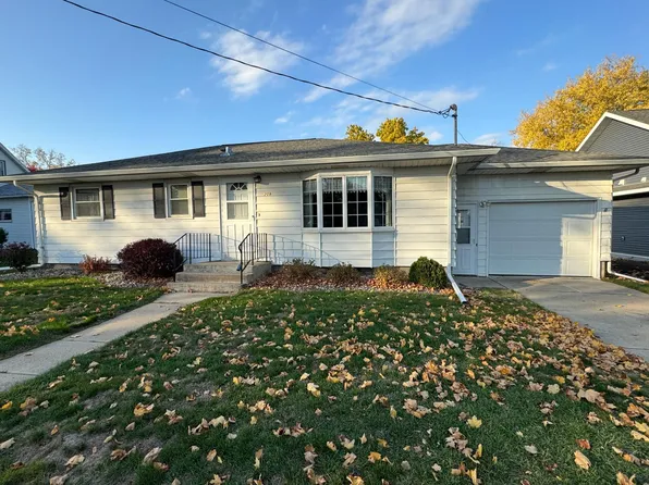 209 3rd St SW, Stewartville, MN 55976