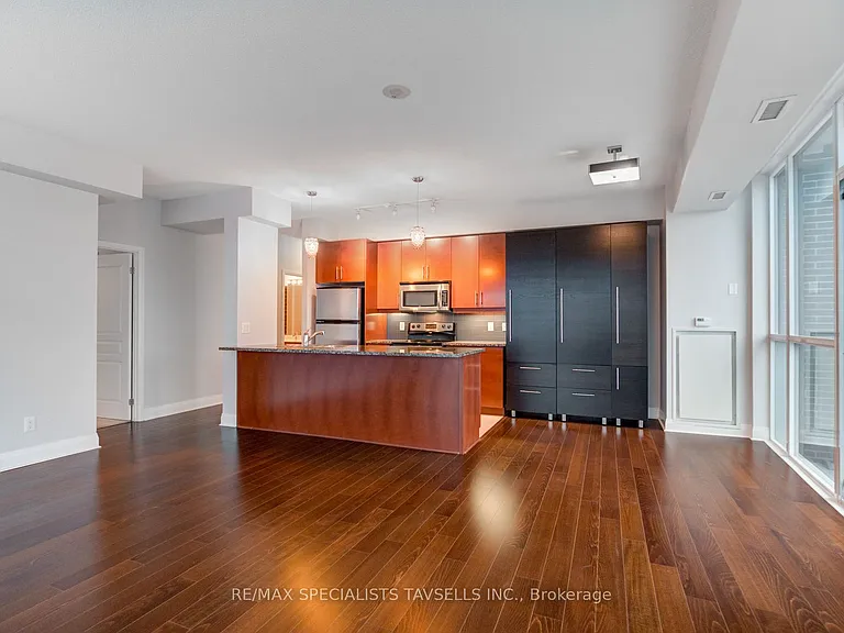 1 Hurontario St #304 — Photo 12