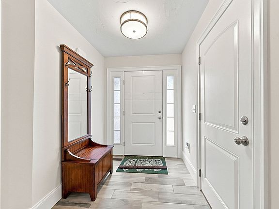 4th image of 59 Waterford Cir
