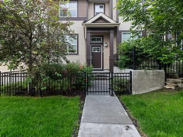 319 E McKenzie Towne Ln SE, Calgary, AB T2Z 0C3