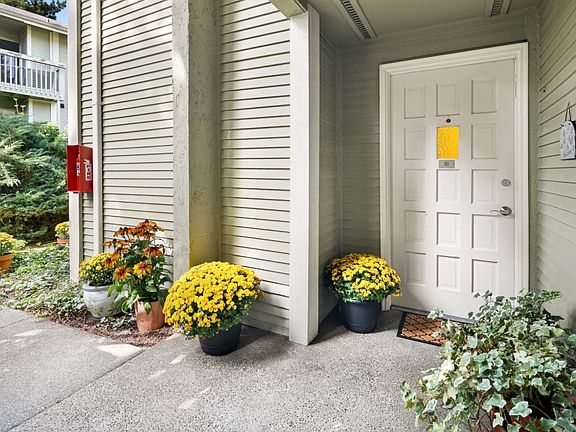 3rd image of 17112 NE 45th St APT 51