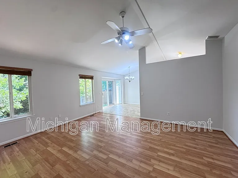 173 Algansee Dr — Photo 10