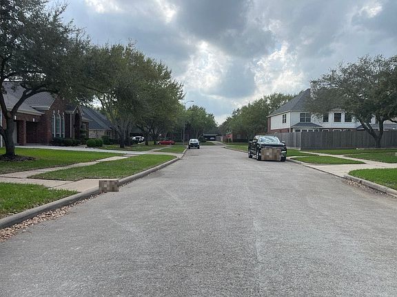 5th image of 1814 Sabine Ln