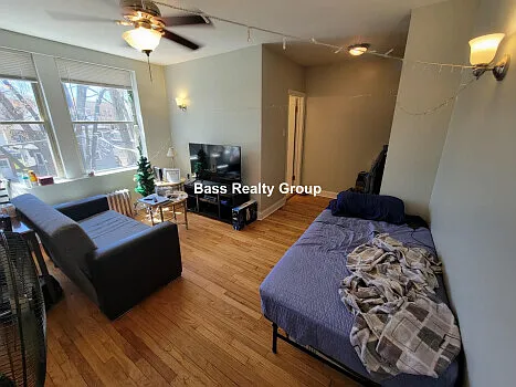 1343 W Greenleaf Ave #209 — Photo 2