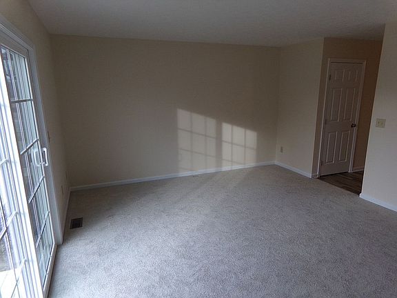 3rd image of 33149 Beverly Ln