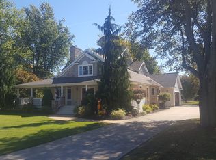 1037 Golfview Dr, Conneaut, OH 44030