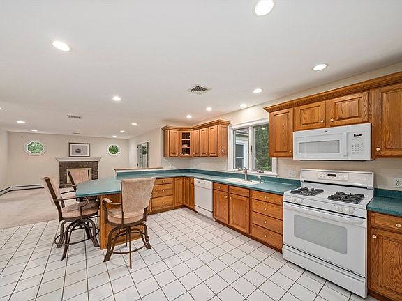 3rd image of 65 Michele Dr