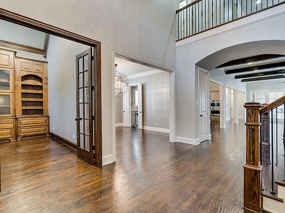 5th image of 5000 Dickens Ln
