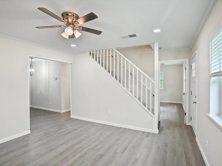 204 Kenway Dr — Photo 6
