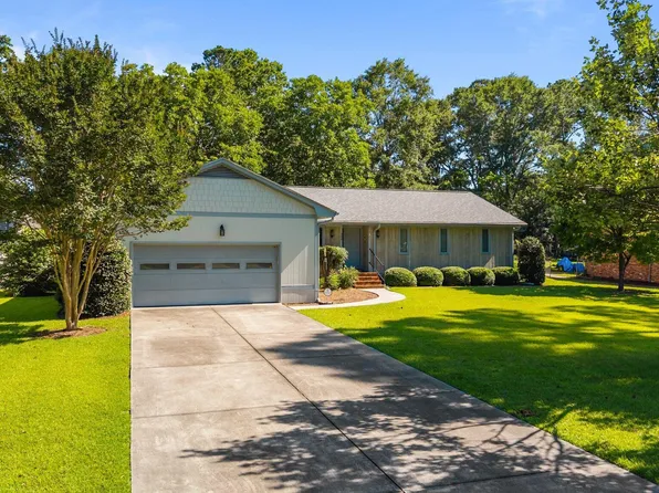 300 Rockledge Road, New Bern, NC 28562