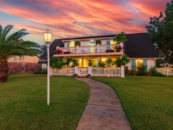 1902 Port Royal Dr, Houston, TX 77058