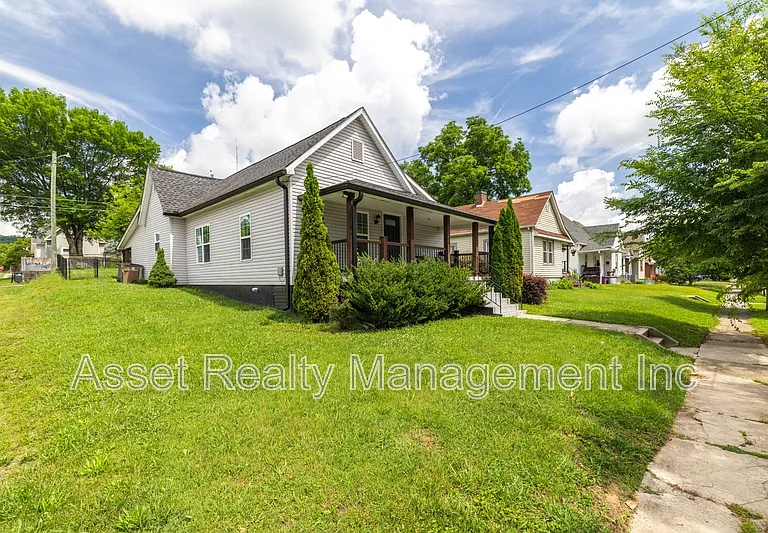 301 E Quincy Ave — Photo 3