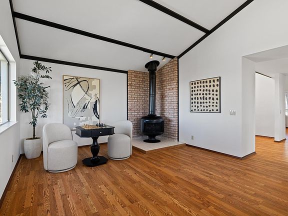 5th image of 207 Beverly Pl