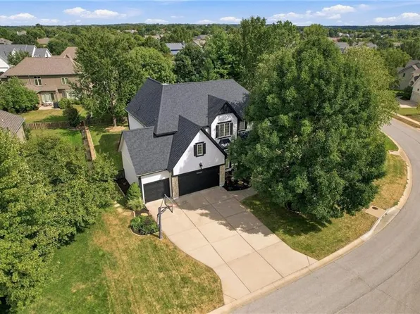 22218 W 57th St, Shawnee, KS 66226