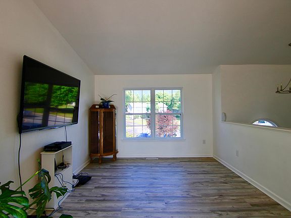 3rd image of 285 Gala Dr