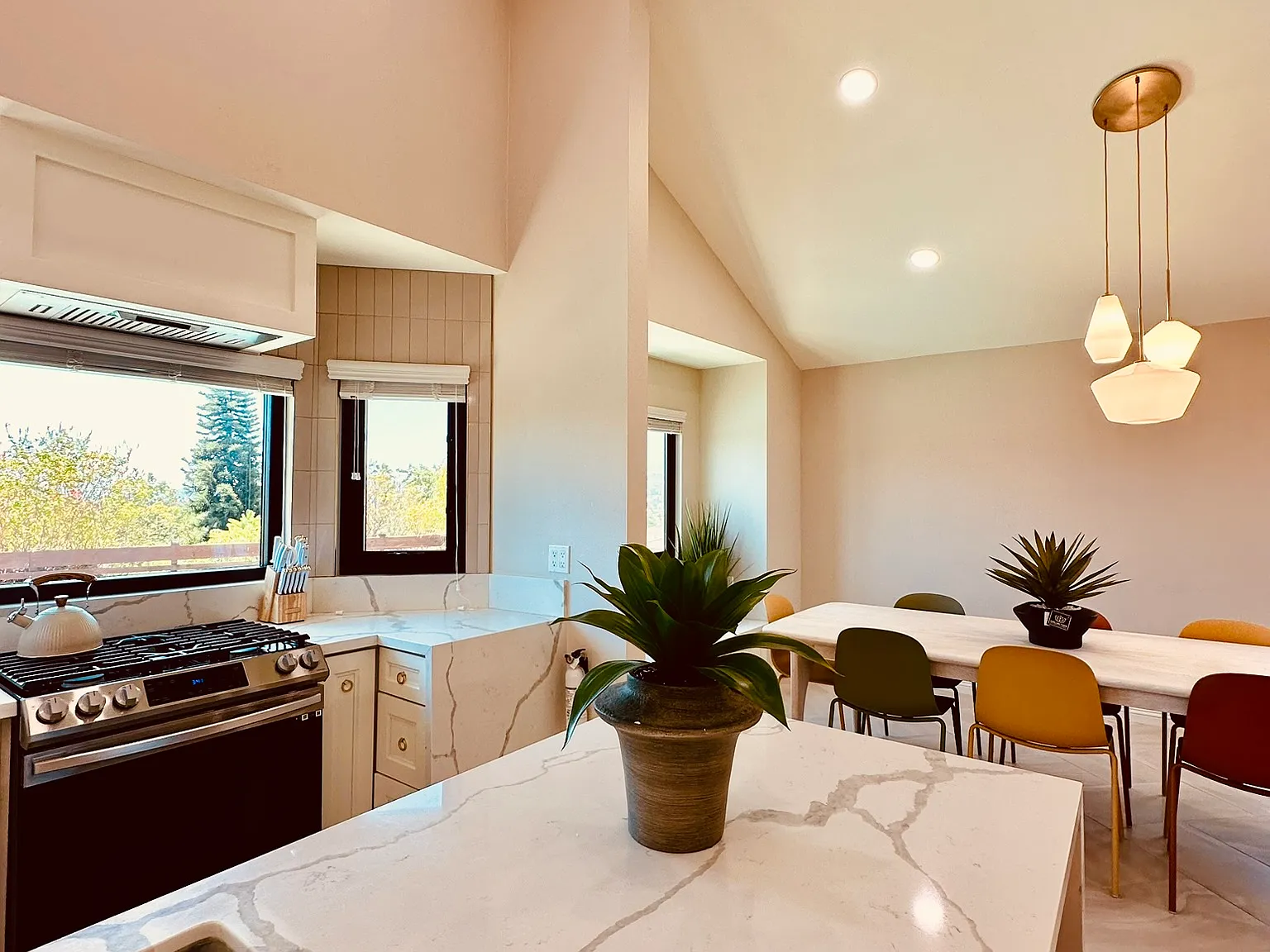 5 bed, 2808 sqft, $8,850 — Photo 4