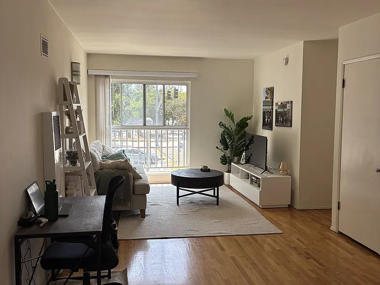 2364 Walgrove Ave #5 — Photo 13