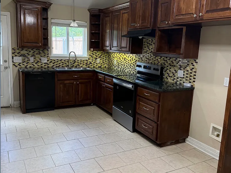 121 Helane Ln — Photo 3