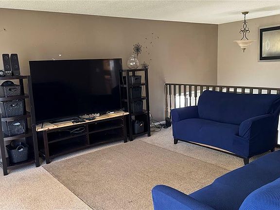 3rd image of 249 Macdowall Cres