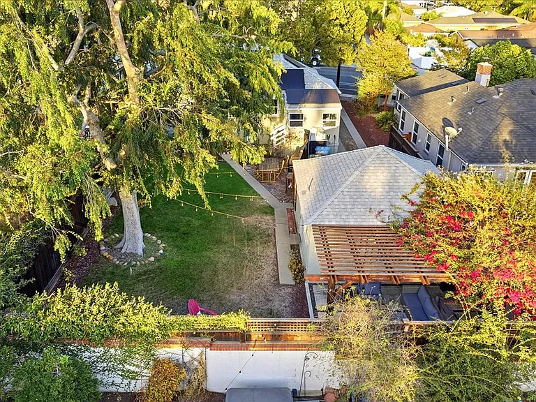 4526 Euclid Ave — Photo 37